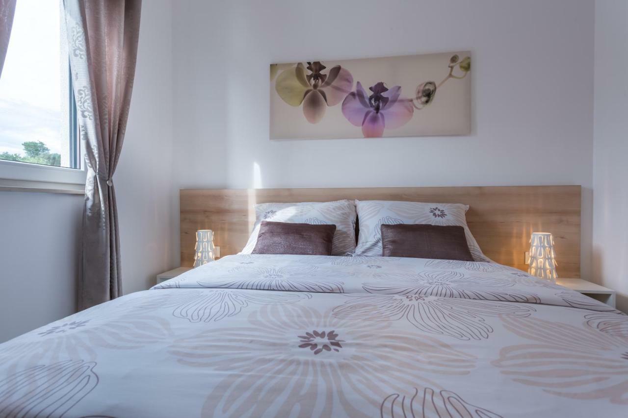 Apartment Elegance Krk Town Luaran gambar